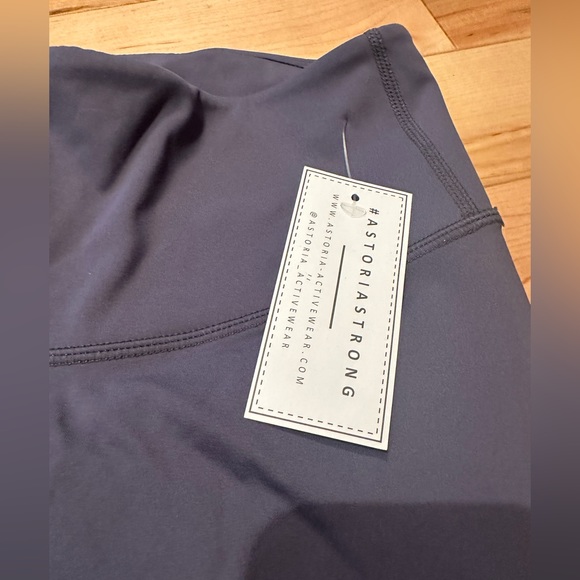 Astoria Luxe Scrunch Legging - Picture 6 of 8